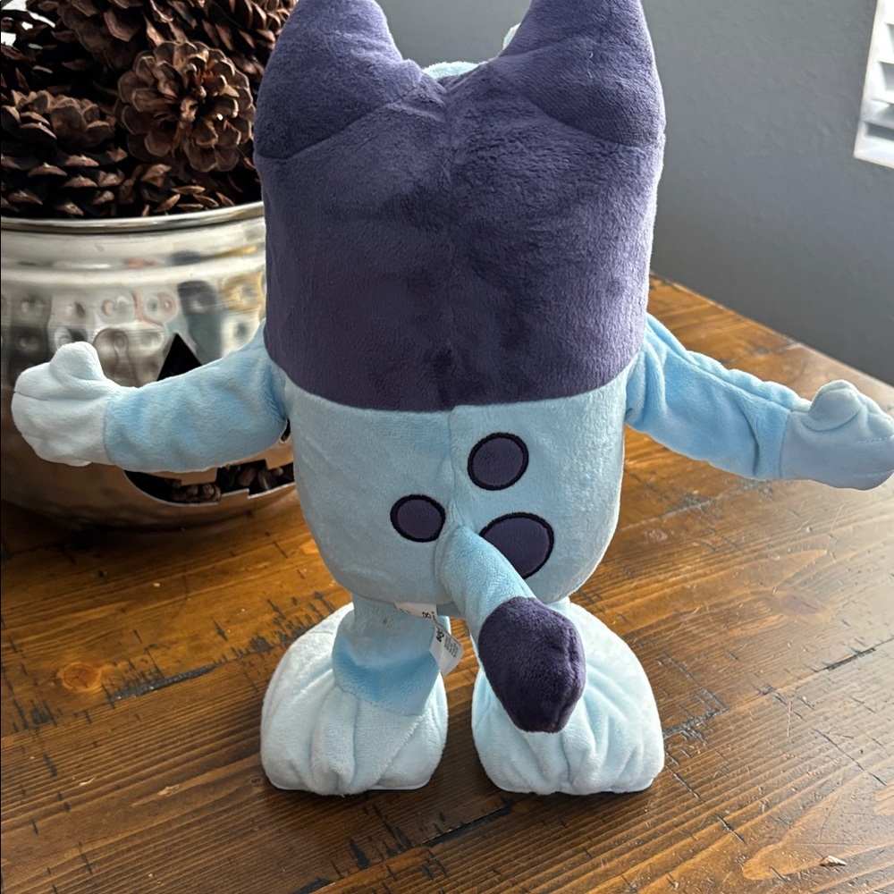 Dance & Play Bluey Interactive Plush Figure - Picture 5 of 6